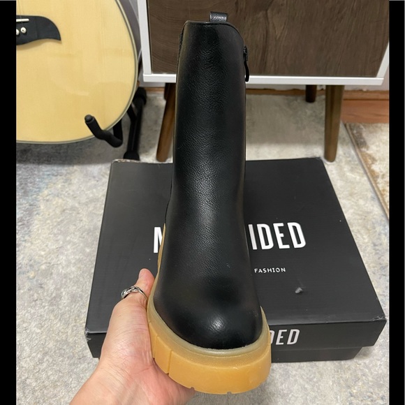 NIB Women Sz 5 Contrast Sole Chunky High Ankle Boots With Thick Orange Outsoles - Picture 8 of 14